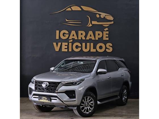 TOYOTA HILUX SW4 2.8 D-4D TURBO DIESEL SRX 7L 4X4 AUTOMÁTICO TOYOTA HILUX SW4 2.8 D-4D TURBO DIESEL SRX 7L 4X4 AUTOMÁTICO